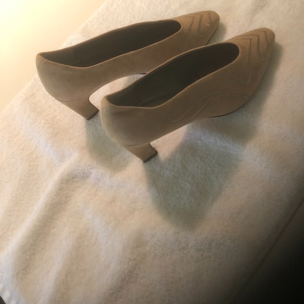 Shoes - Picture 3 of 4
